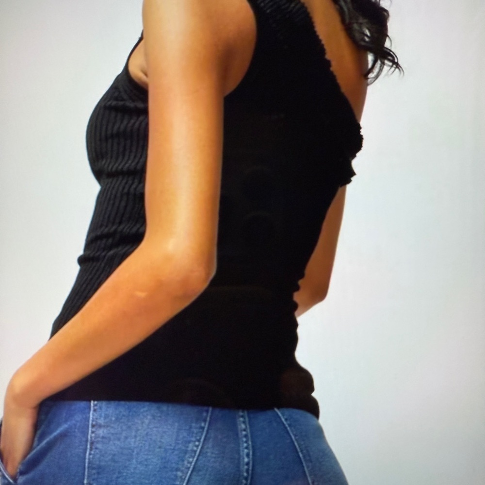Chic Ruffle One-Shoulder Top - Picture 11 of 12